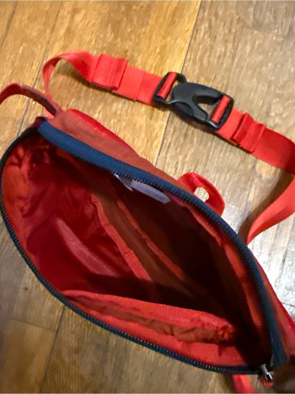 Patagonia Red and Navy Hip Pack - Picture 5 of 6